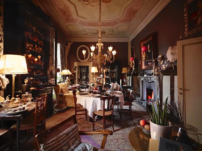 Appartamento con 10 locali in vendita in Via San Frediano, Firenze