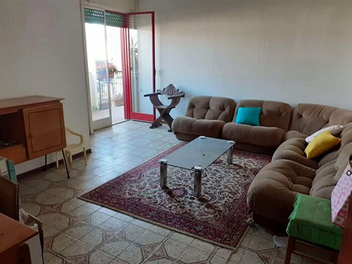 Appartamento con 5 locali in vendita in Comiso