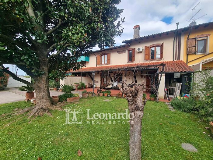 Casa con 9 locali in vendita in Via Ritomboli, Massarosa