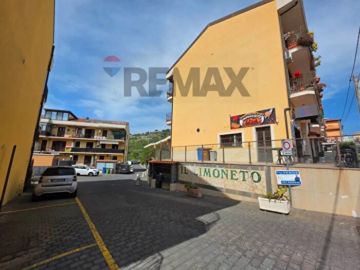 Appartamento quadrilocale in affitto in Via San Nicolò, Aci Catena