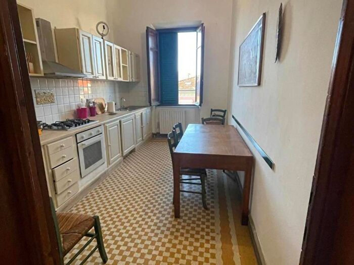 Appartamento con 5 locali in affitto in Via Giuseppe Zanardelli, Centro, Viareggio