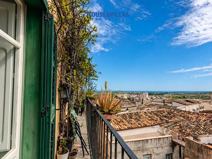 Casa con 5 locali in vendita in Via Cavour Noto, Noto
