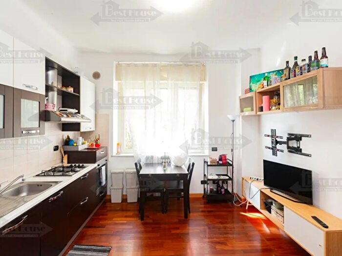 Appartamento bilocale in vendita in Via Smareglia, Milano