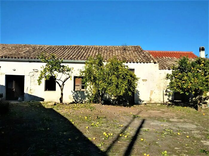 Casa con 6 locali in vendita in Via IV Novembre, Barumini