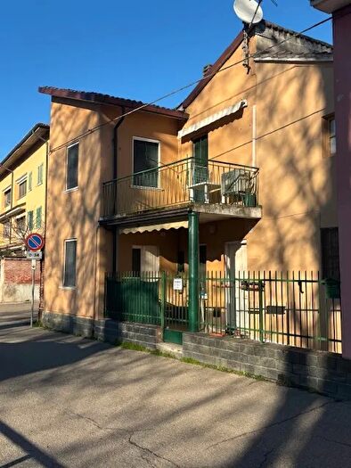 Casa trilocale in vendita in Via Erbognetta, Sannazzaro De Burgondi