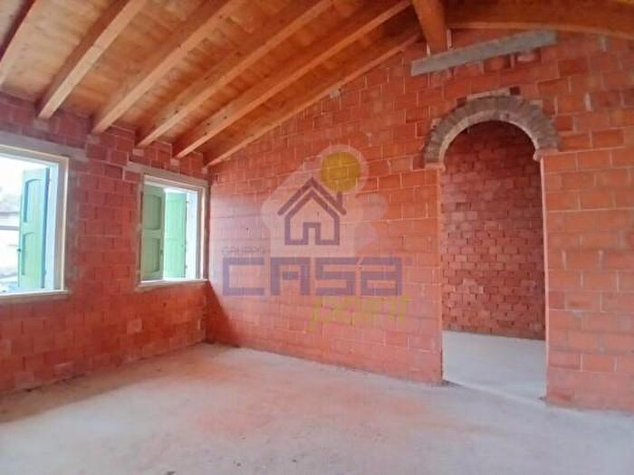 Casa con 5 locali in vendita in Via Lovara b, San Martino DallArgine