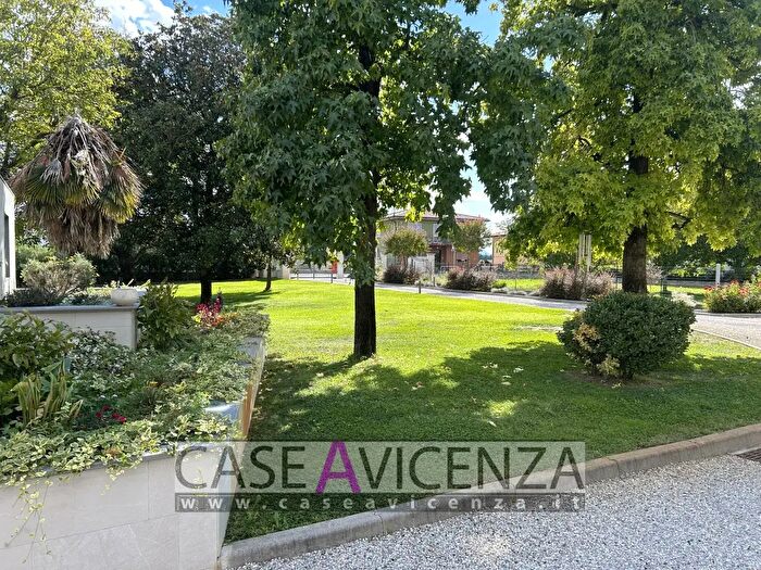Casa con 7 locali in vendita in Via Kennedy, Grisignano Di Zocco