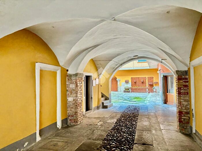 Casa con 6 locali in vendita in Via Giuseppe Mazzini, Albino