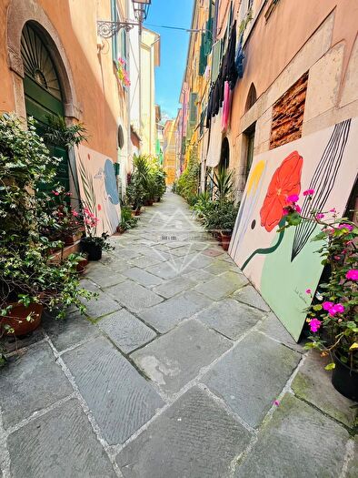 Casa con 7 locali in affitto in Carrara