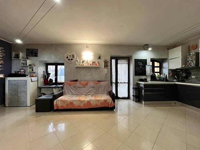 Appartamento con 5 locali in vendita in Via Vittorio Veneto San Paolo Solbrito At Italy, San Paolo Solbrito