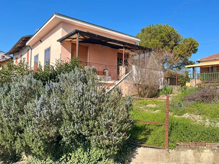 Casa quadrilocale in vendita in Frazione Banengo, Montiglio Monferrato