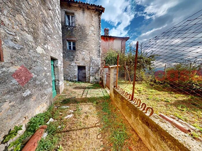 Casa con 8 locali in vendita in Via di Motrone, Borgo A Mozzano