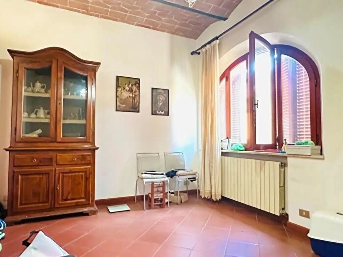 Appartamento con 8 locali in vendita in Asciano