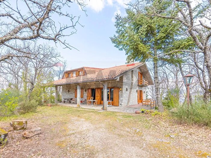 Casa con 12 locali in vendita in Via della Croce Snc, Rieti