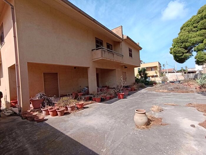 Casa con 16 locali in vendita in Mazara Del Vallo