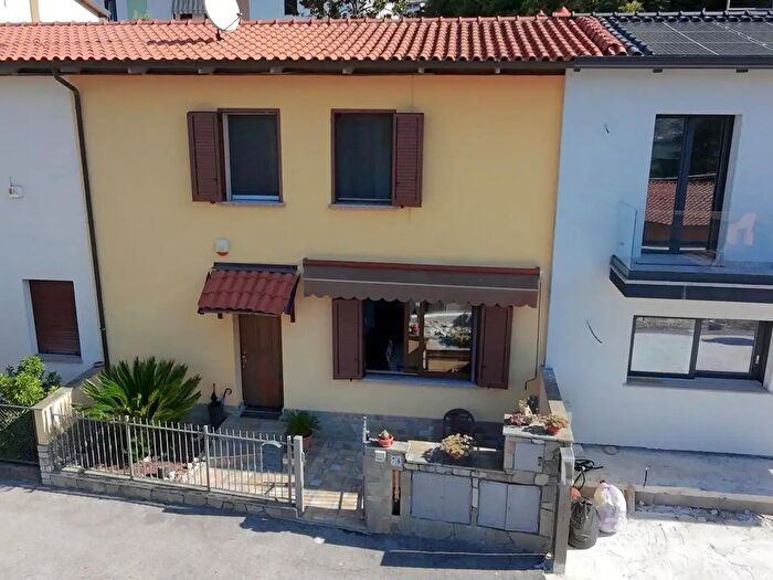 Casa trilocale in vendita in Via Morazzone, Lecco