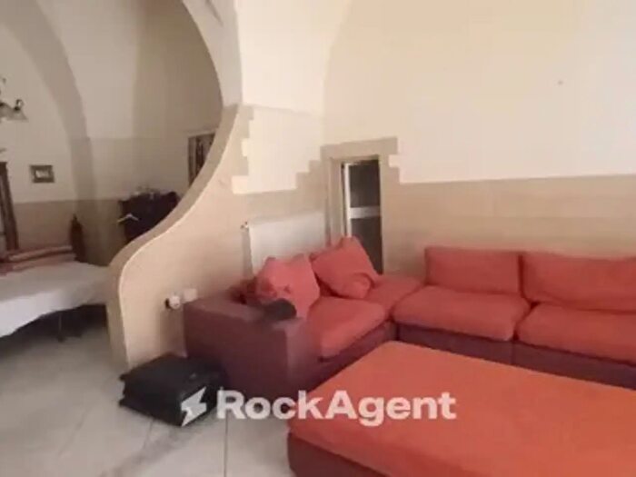 Casa con 6 locali in vendita in Via Giacosa, Cutrofiano