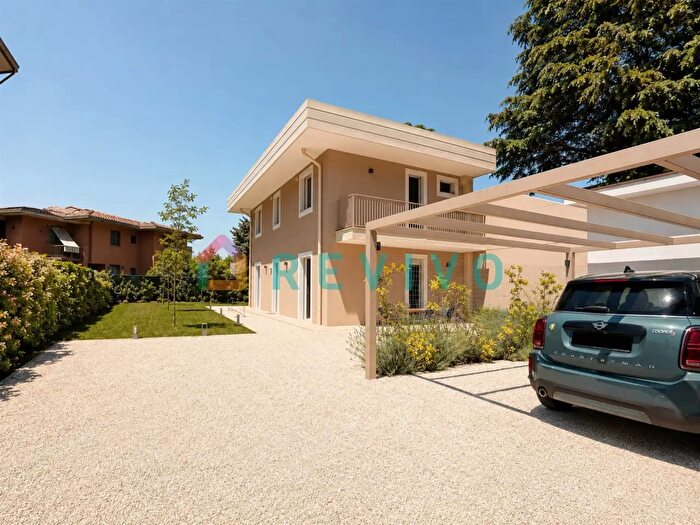 Appartamento con 6 locali in affitto in Firenze