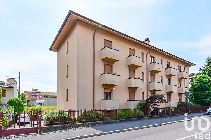 Appartamento trilocale in vendita in Via San Rocco, Mariano Comense