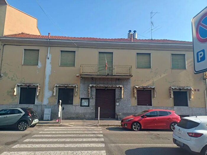 Casa con 15 locali in vendita in Viale delle Rimembranze, Busto Arsizio
