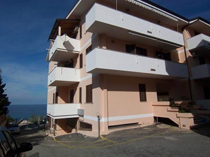 Appartamento trilocale in vendita in Corso Margherita, Briatico