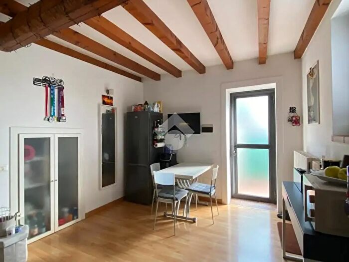 Appartamento bilocale in affitto in Via Todeschino, Sirmione