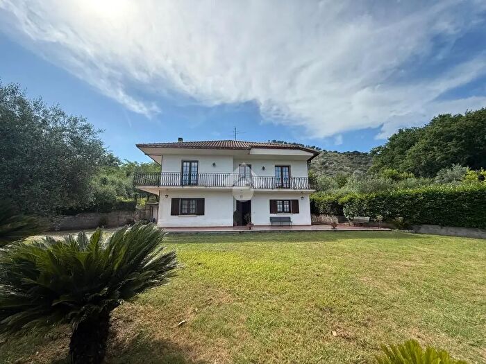 Casa con 6 locali in vendita in Via Santa Maria di Trocchio, Cervaro