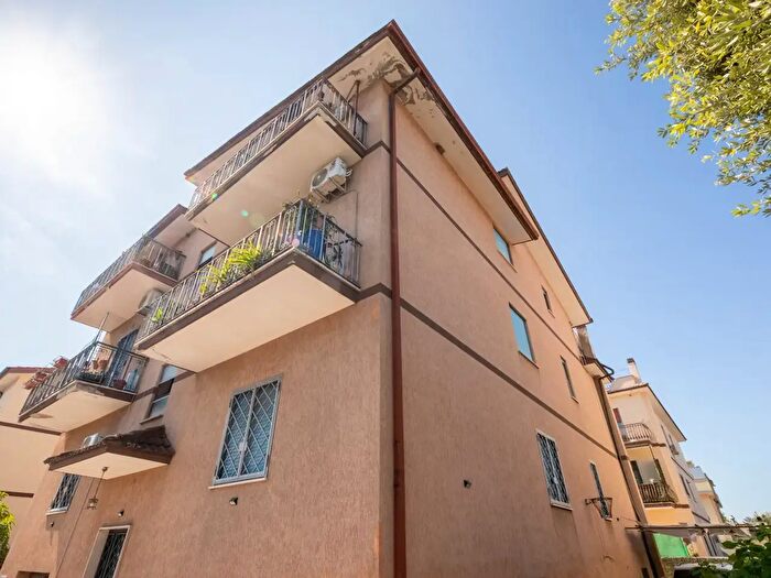 Appartamento trilocale in vendita in Via della Riserva Nuova, Roma