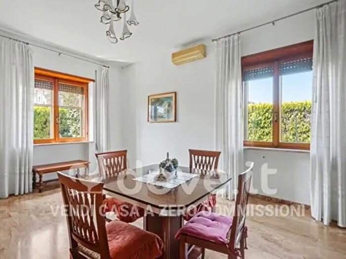 Casa quadrilocale in vendita in Via Raffaello, Thiene