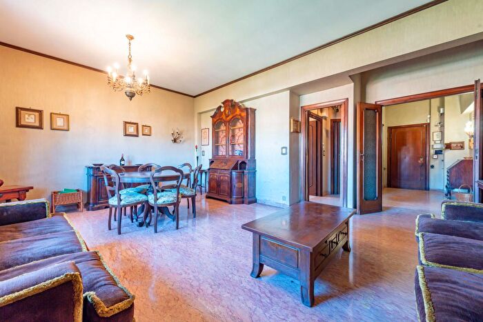 Appartamento con 5 locali in vendita in Via Francesco Bartolomeo Rastrelli, Roma