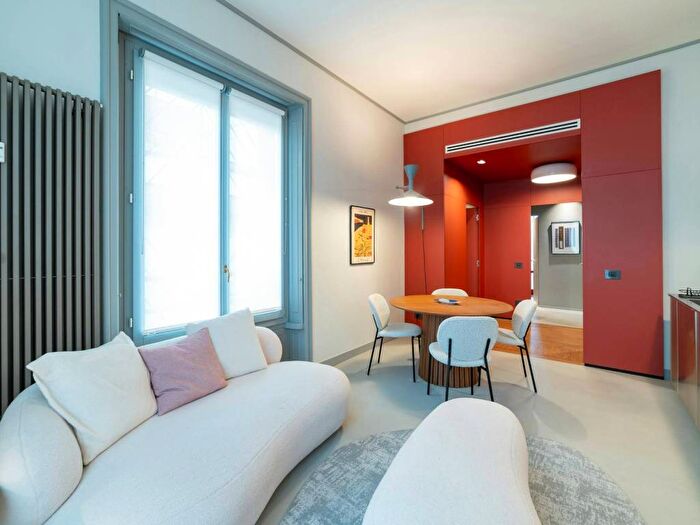 Appartamento trilocale in affitto in Via Giulio Tarra, Centrale, Milano