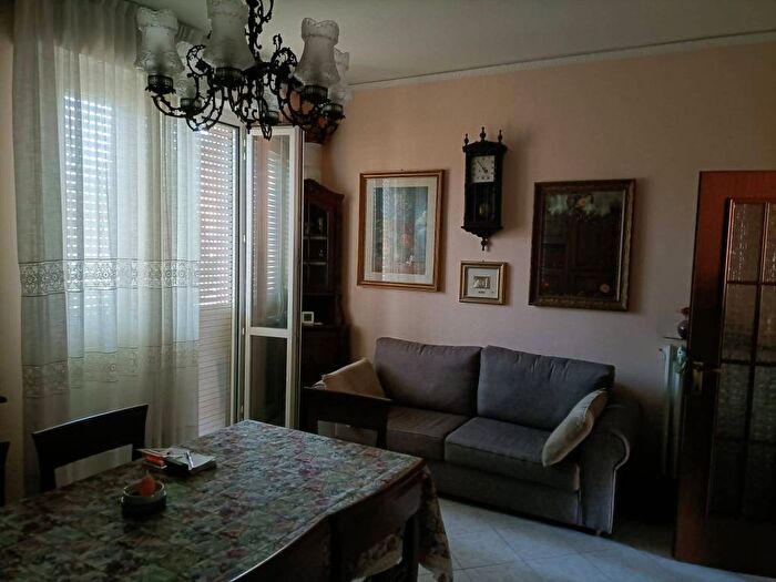 Appartamento quadrilocale in affitto in Via Piero Maroncelli, Sacca Stazione, Modena