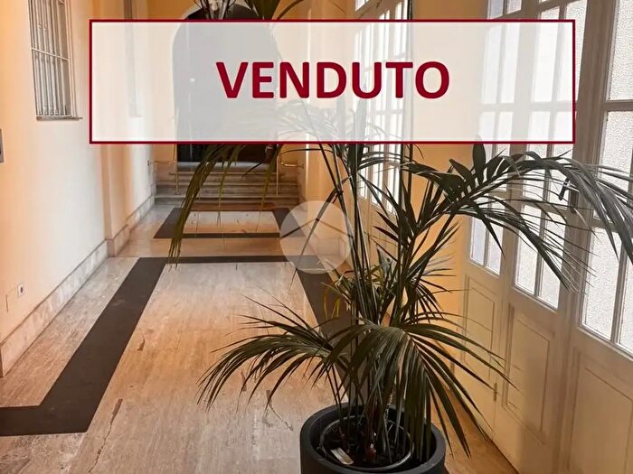 Appartamento trilocale in vendita in Via Simone De Saint Bon, Roma