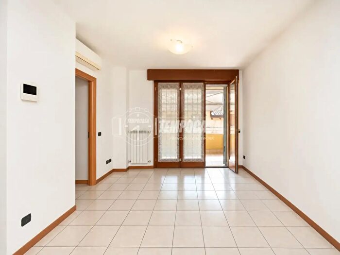 Appartamento trilocale in vendita in Via Giacomo Leopardi, Seriate