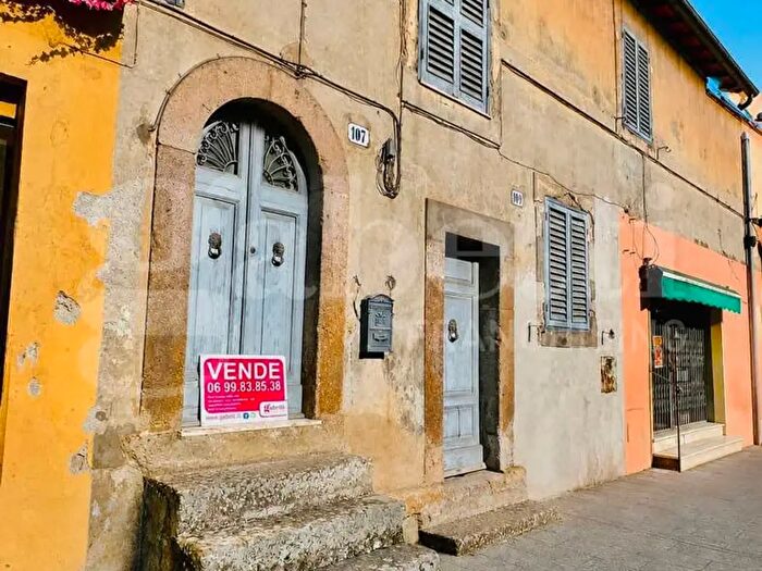 Appartamento con 6 locali in vendita in Via Claudia, Oriolo Romano