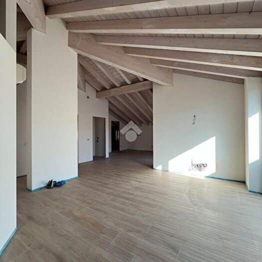 Appartamento trilocale in vendita in Via S Marco, Verona