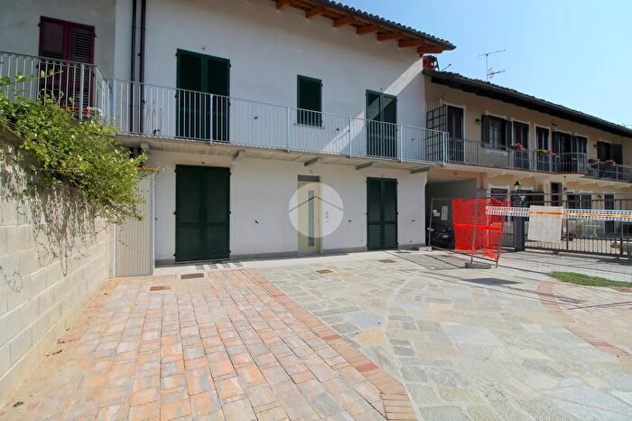 Casa con 5 locali in vendita in Via Muratore Camillo, Monticello DAlba