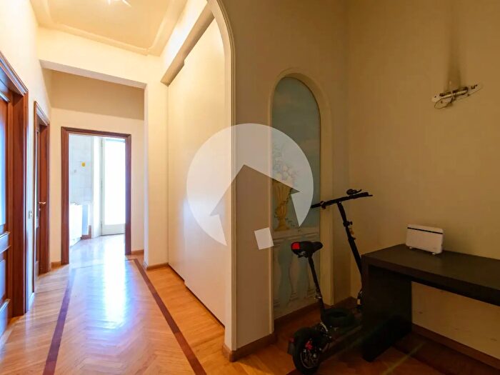 Appartamento con 6 locali in vendita in Piazza Martiri del Luglio, Reggio Emilia