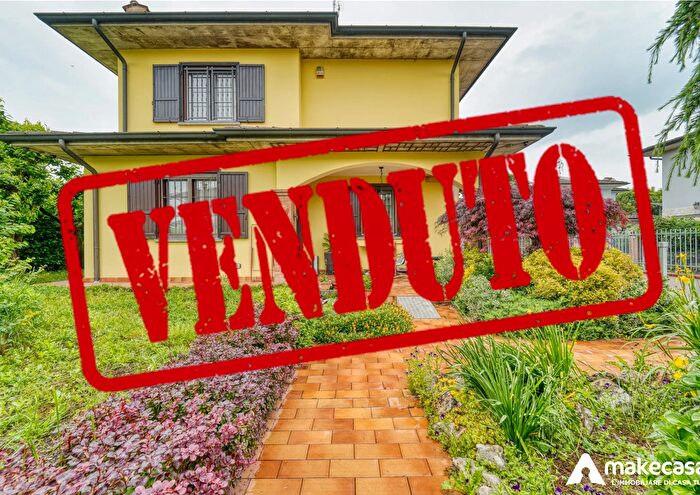 Casa con 5 locali in vendita in Via Enrico De Nicola, Palazzo Pignano