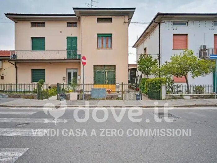 Casa quadrilocale in vendita in Via della Madonna, Quarrata