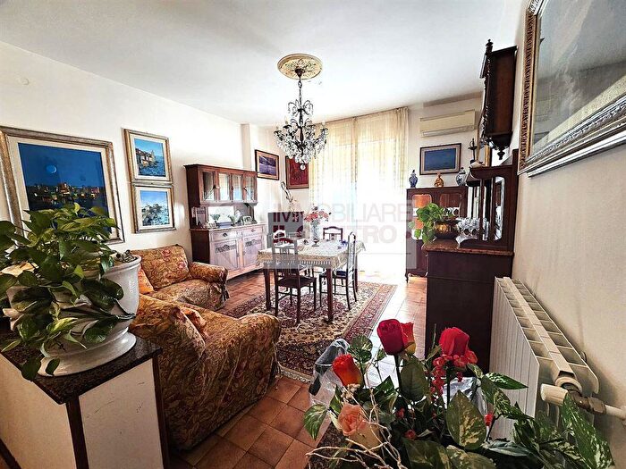 Appartamento trilocale in vendita in Sarzana