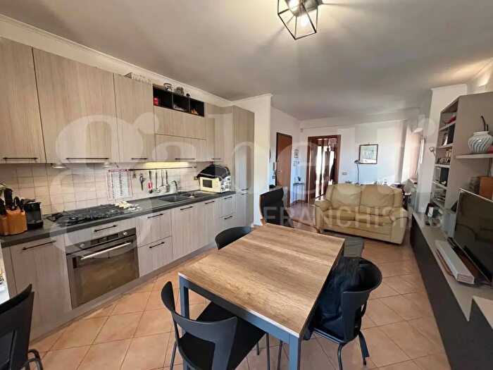 Appartamento trilocale in vendita in Via dei Bandinelli, Roma