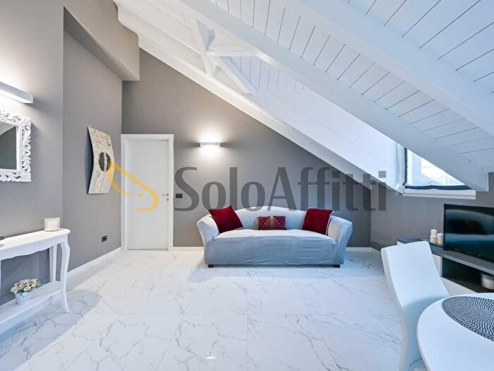 Appartamento trilocale in affitto in Corso di Porta Romana, Quadronno Crocetta, Milano