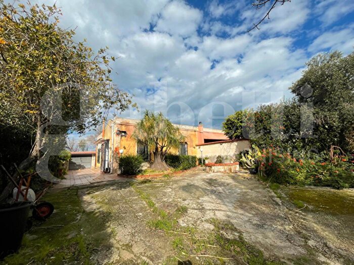 Casa con 5 locali in vendita in Siracusa