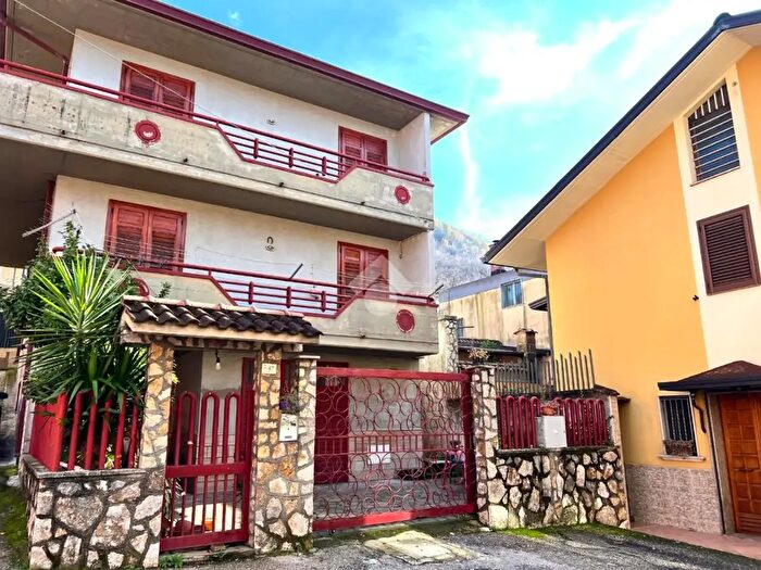 Casa con 5 locali in vendita in Via PRoberto, Serino