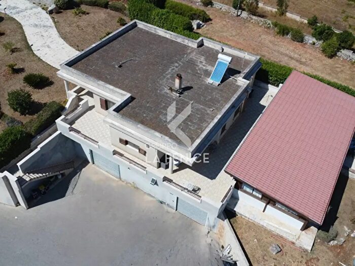 Casa con 6 locali in vendita in Strada Votano, Martina Franca