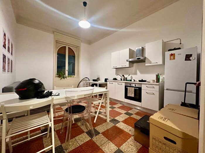 Appartamento trilocale in affitto in Via Spalato, Isola, Milano