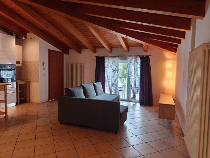 Casa bilocale in affitto in Via Statale, Centro, Mandello del Lario
