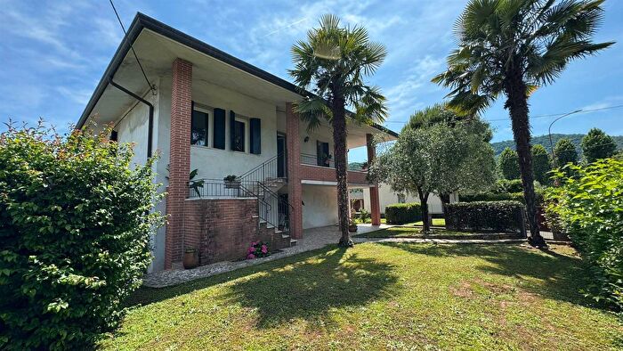 Casa con 12 locali in vendita in Via Ca Bianca, Malo