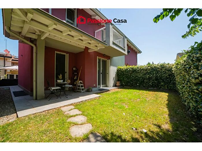 Casa trilocale in vendita in Parma